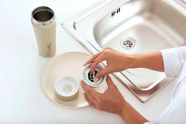 Laica stalen drinkfles met waterfilter - filter terwijl u drinkt - beige, rood of groen
